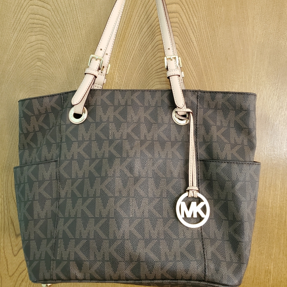 Like new Authentic MK purse